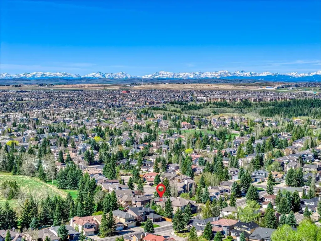 208 Shawnee Gardens SW Calgary AB T2Y 2V1