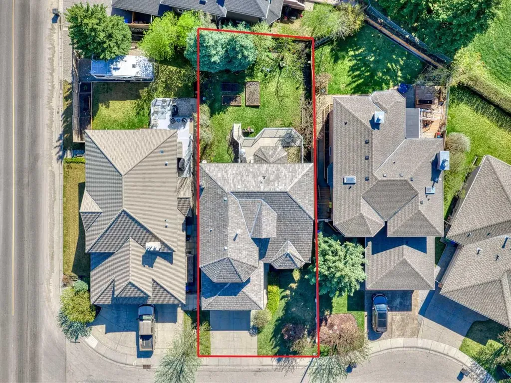 208 Shawnee Gardens SW Calgary AB T2Y 2V1