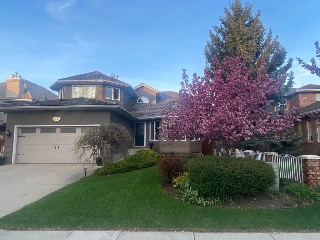 208 Shawnee Gardens SW Calgary AB T2Y 2V1