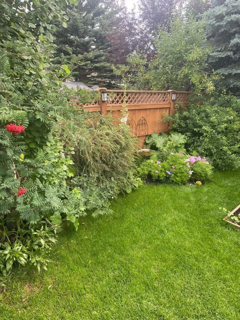 208 Shawnee Gardens SW Calgary AB T2Y 2V1