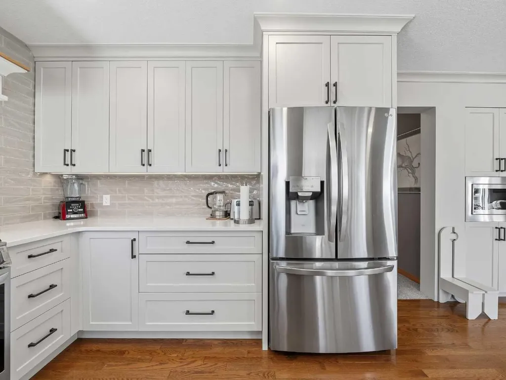 208 Shawnee Gardens SW Calgary AB T2Y 2V1