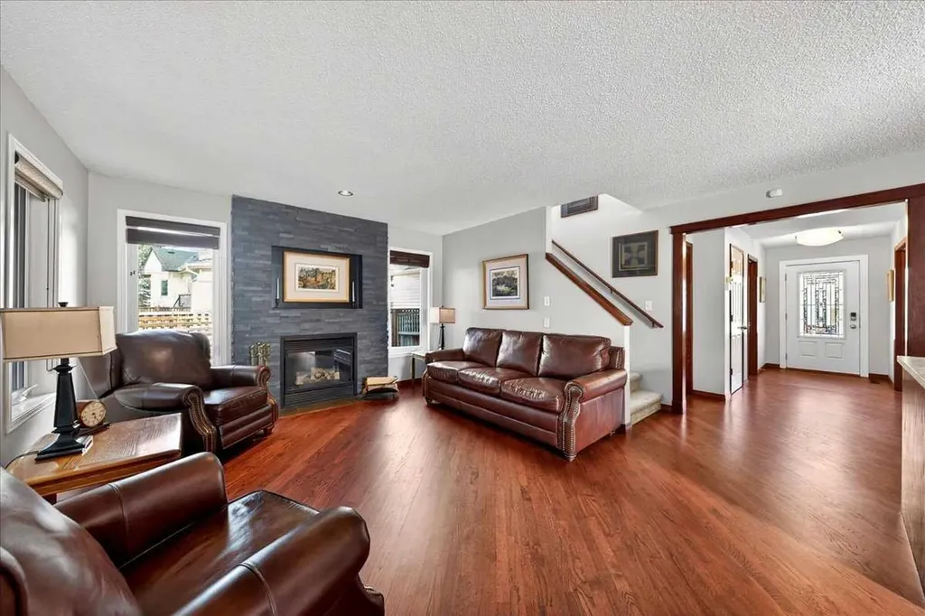 18 Inverness Rise SE Calgary AB T2Z 2X2