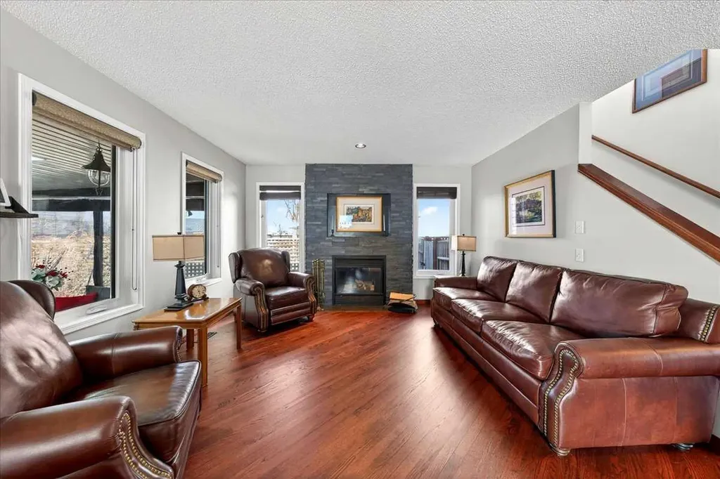 18 Inverness Rise SE Calgary AB T2Z 2X2
