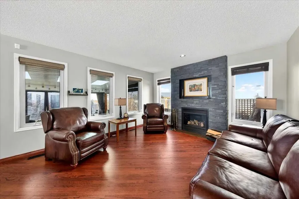 18 Inverness Rise SE Calgary AB T2Z 2X2