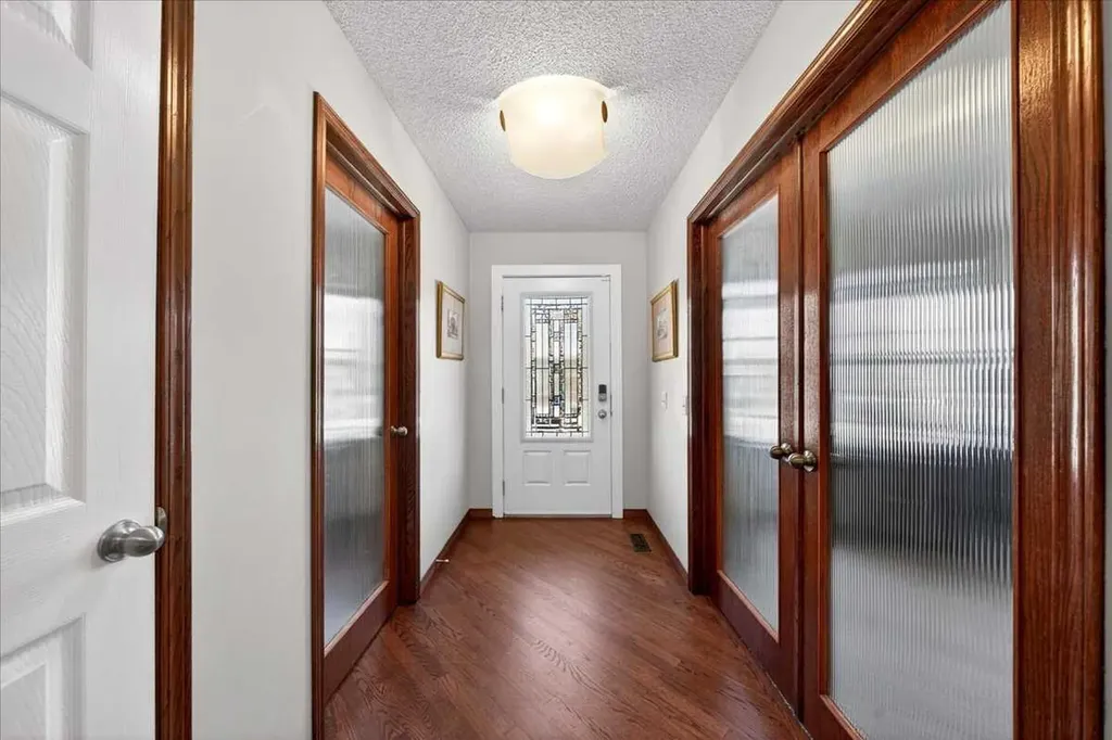 18 Inverness Rise SE Calgary AB T2Z 2X2