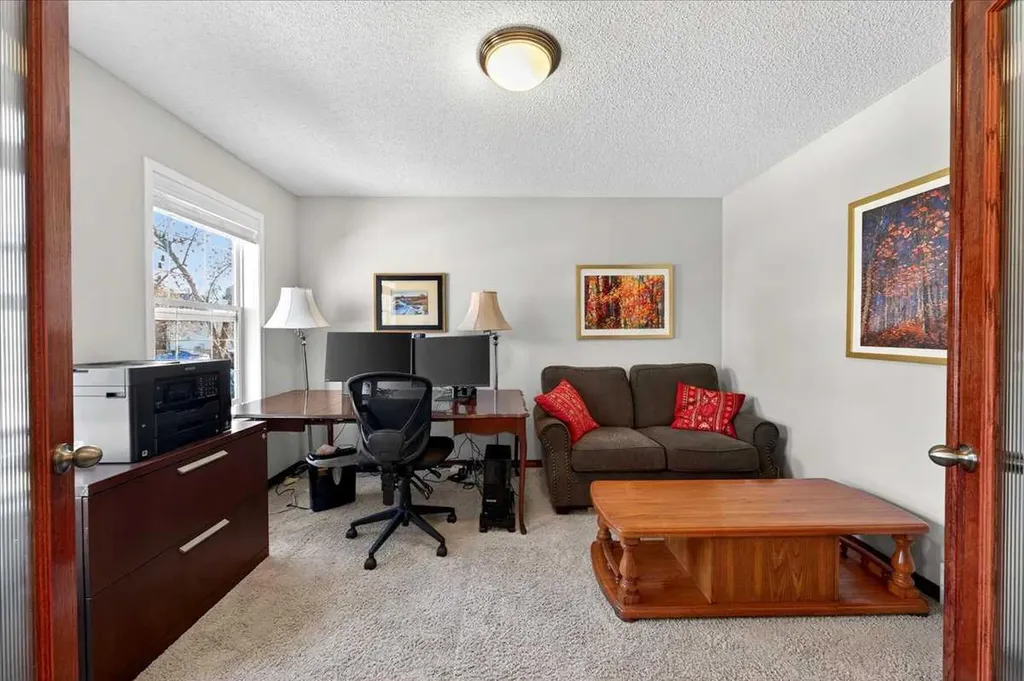 18 Inverness Rise SE Calgary AB T2Z 2X2
