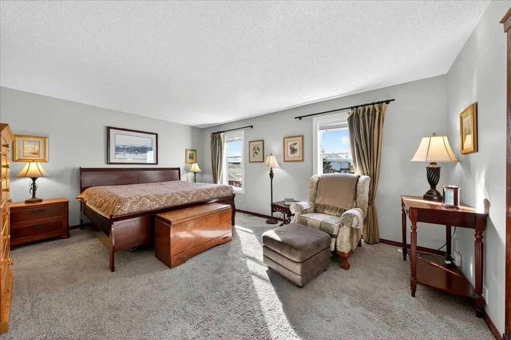 18 Inverness Rise SE Calgary AB T2Z 2X2