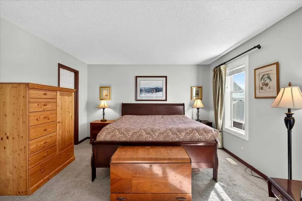 18 Inverness Rise SE Calgary AB T2Z 2X2