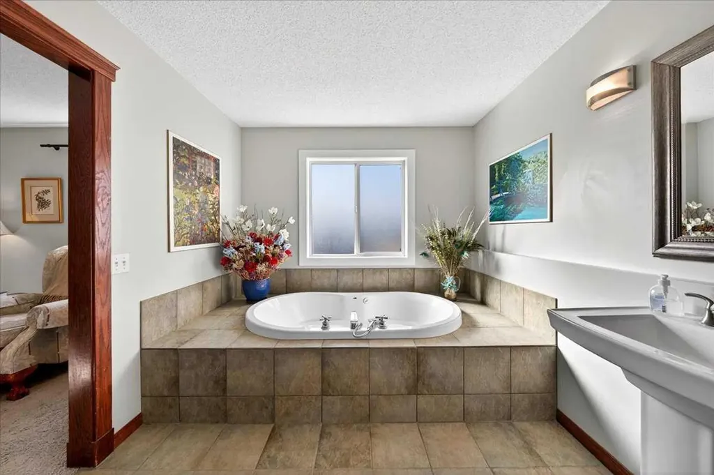 18 Inverness Rise SE Calgary AB T2Z 2X2