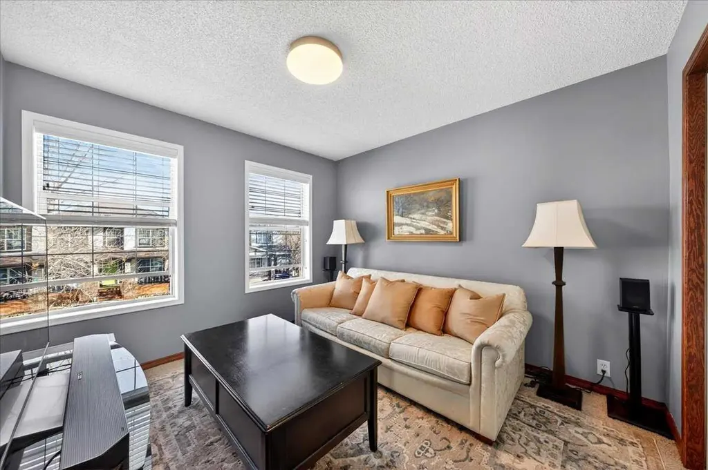 18 Inverness Rise SE Calgary AB T2Z 2X2