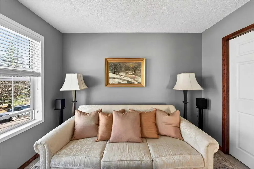 18 Inverness Rise SE Calgary AB T2Z 2X2