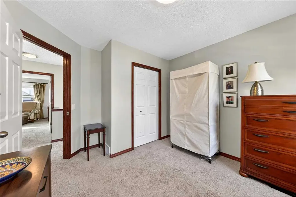 18 Inverness Rise SE Calgary AB T2Z 2X2