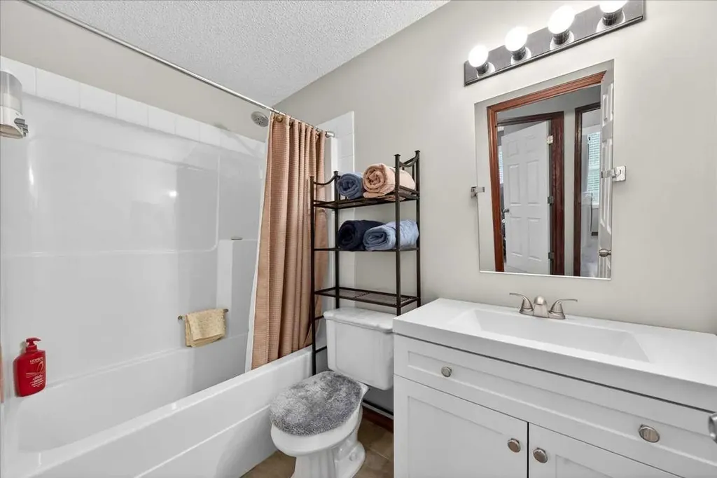 18 Inverness Rise SE Calgary AB T2Z 2X2
