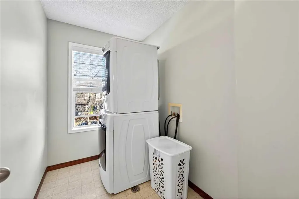 18 Inverness Rise SE Calgary AB T2Z 2X2