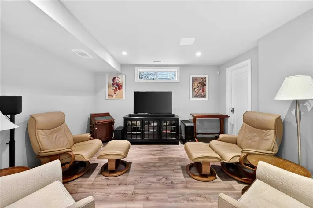 18 Inverness Rise SE Calgary AB T2Z 2X2