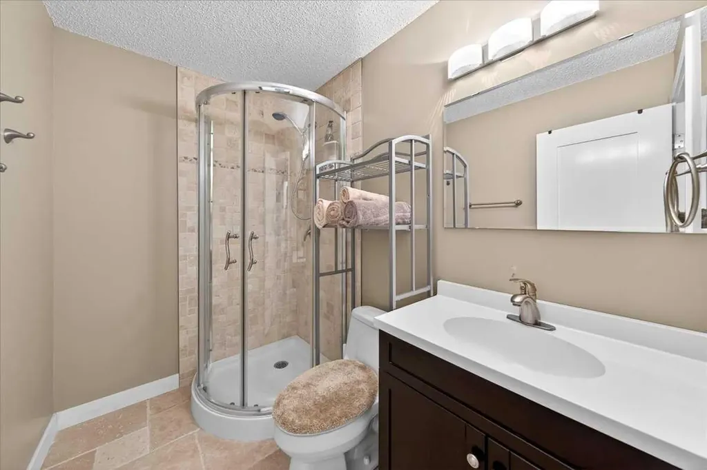 18 Inverness Rise SE Calgary AB T2Z 2X2