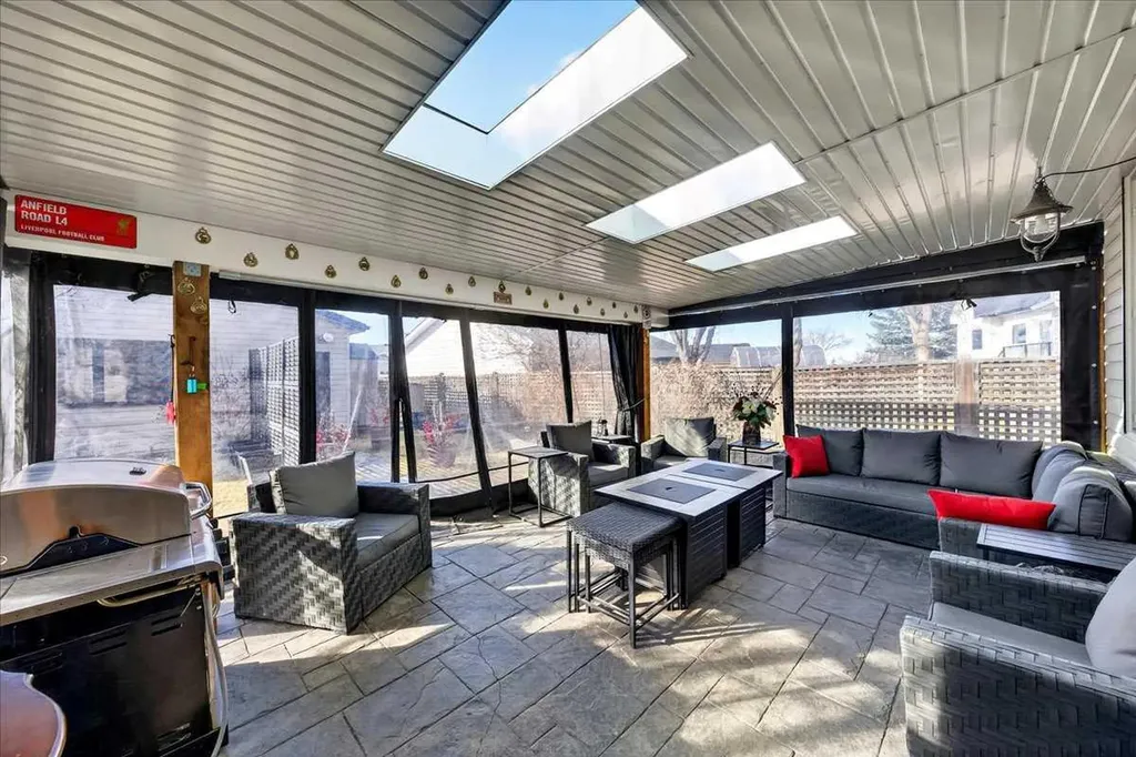 18 Inverness Rise SE Calgary AB T2Z 2X2