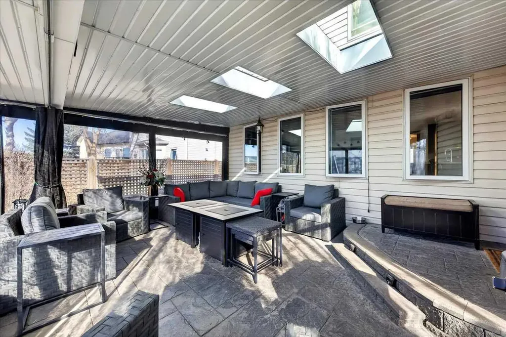 18 Inverness Rise SE Calgary AB T2Z 2X2