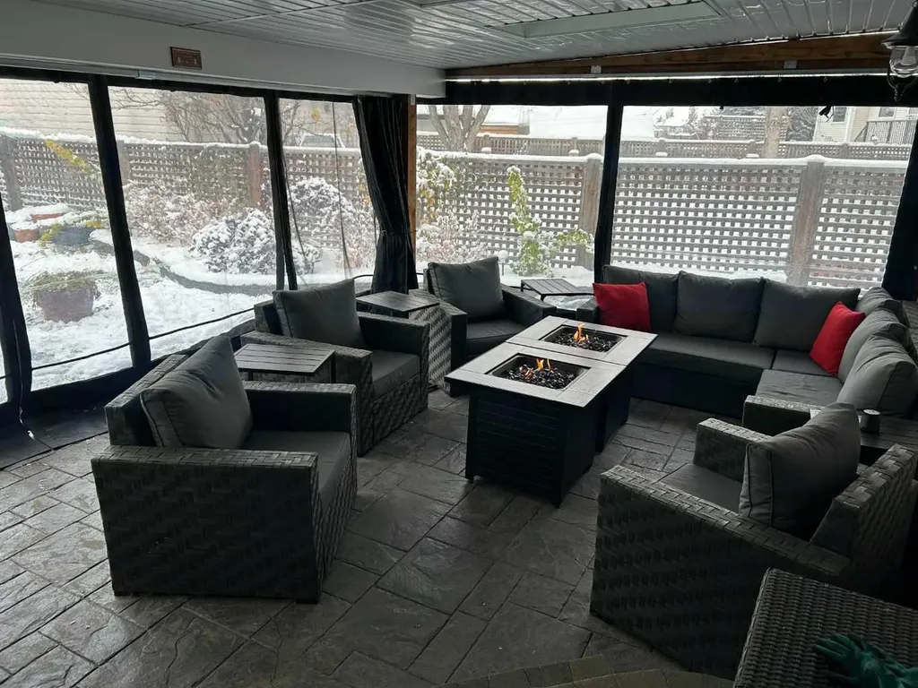 18 Inverness Rise SE Calgary AB T2Z 2X2