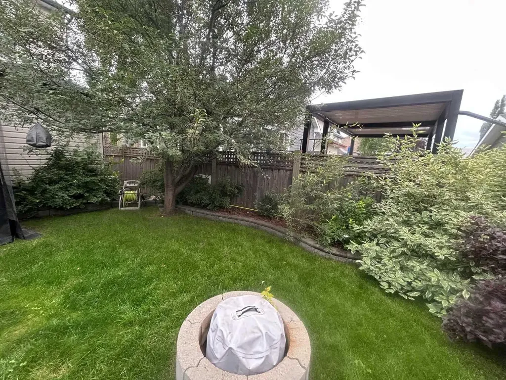 18 Inverness Rise SE Calgary AB T2Z 2X2
