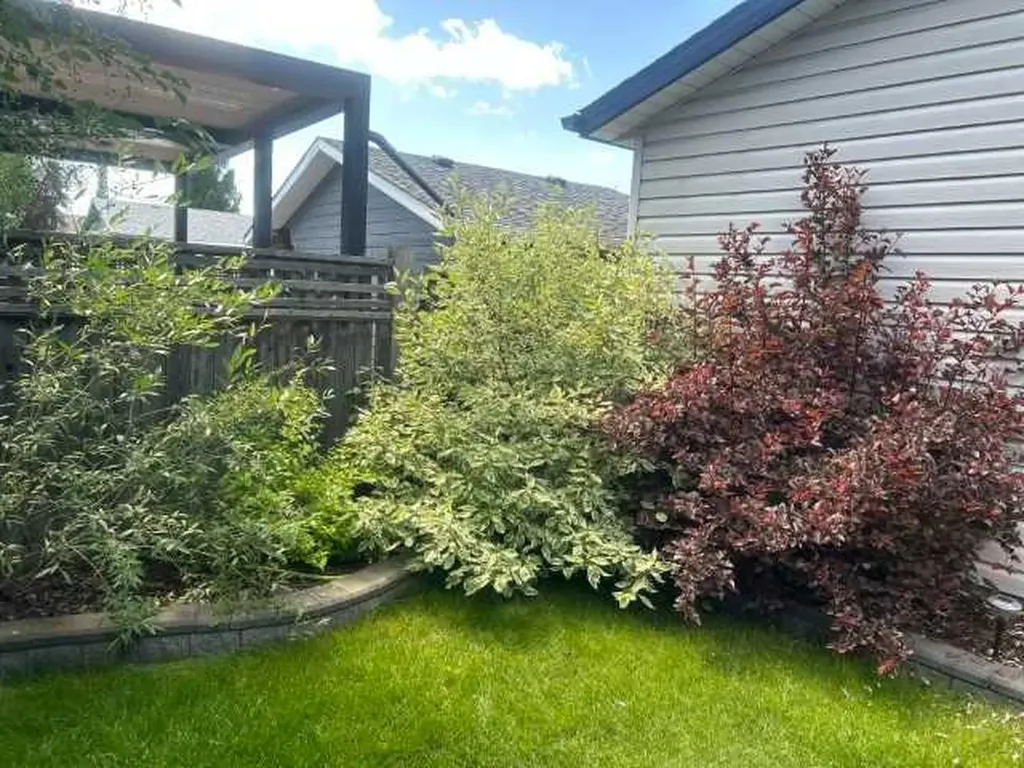 18 Inverness Rise SE Calgary AB T2Z 2X2