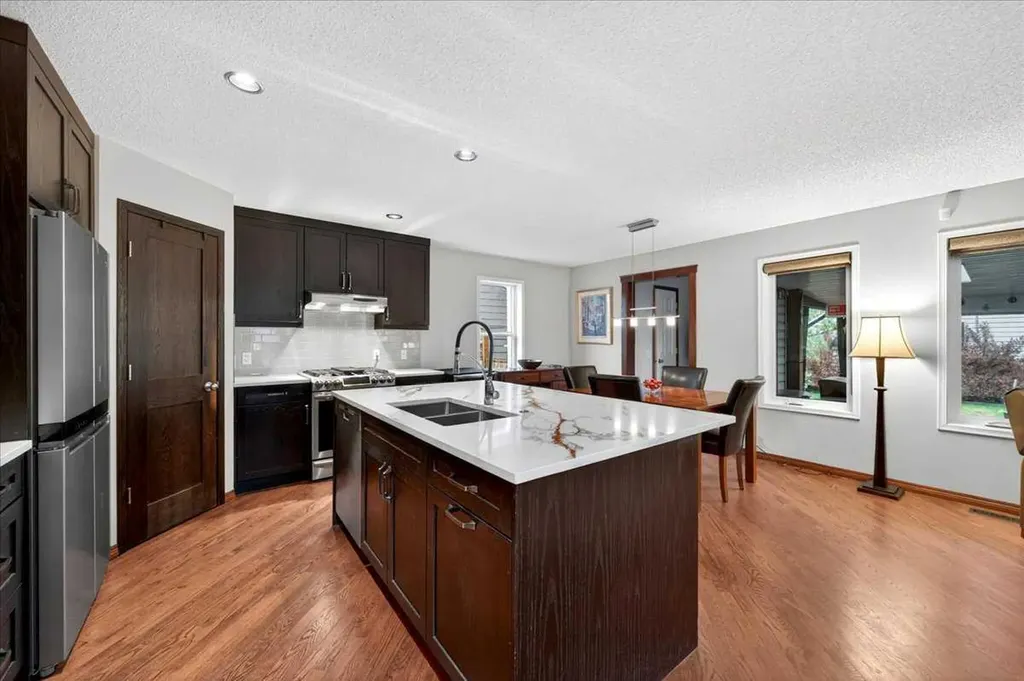 18 Inverness Rise SE Calgary AB T2Z 2X2