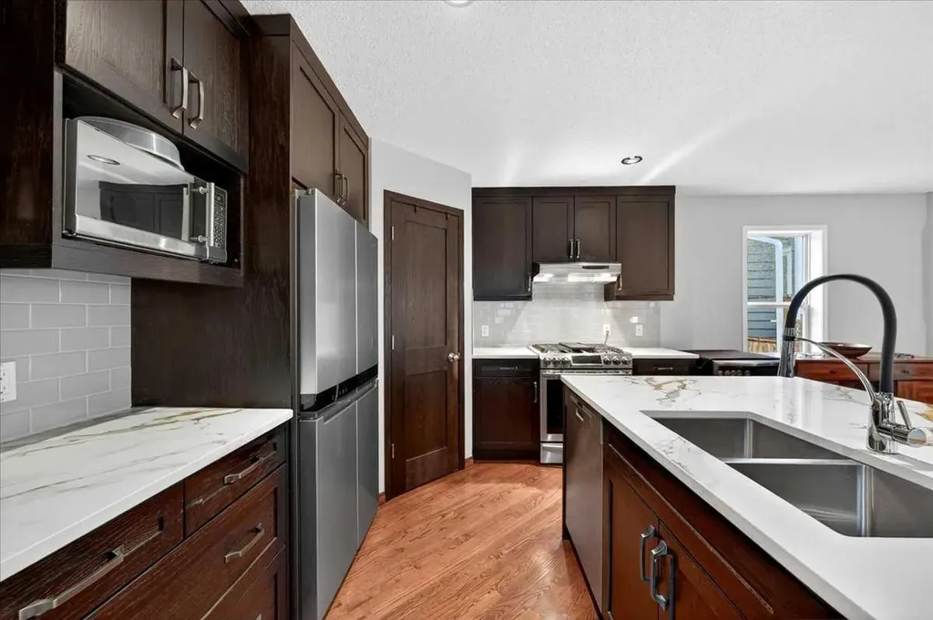 18 Inverness Rise SE Calgary AB T2Z 2X2