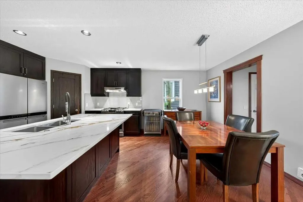 18 Inverness Rise SE Calgary AB T2Z 2X2