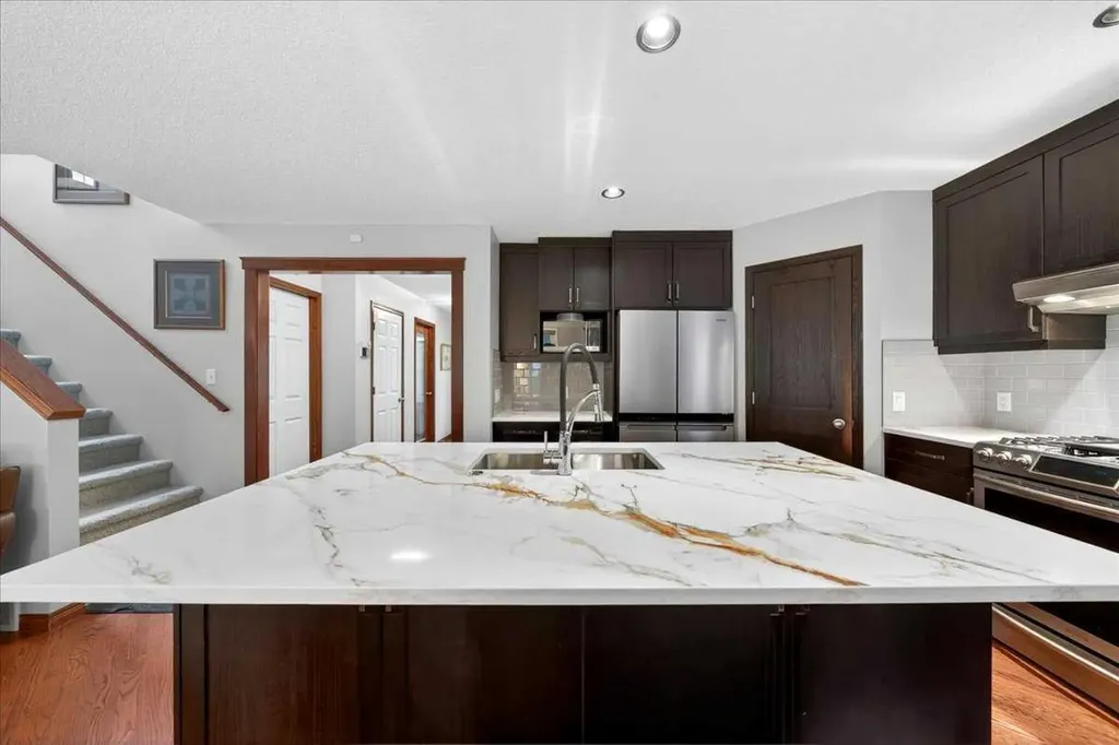 18 Inverness Rise SE Calgary AB T2Z 2X2