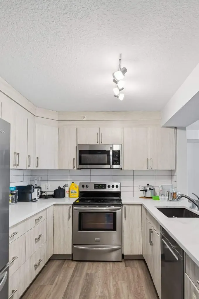 6118 80 Avenue NE Calgary AB T3J0S6