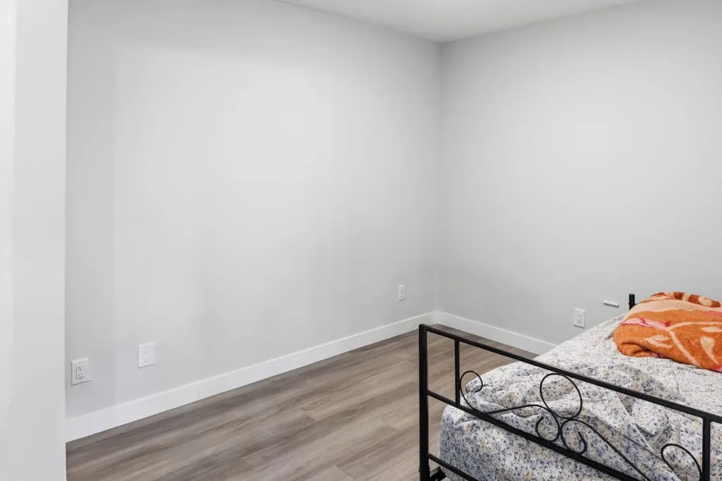 6118 80 Avenue NE Calgary AB T3J0S6