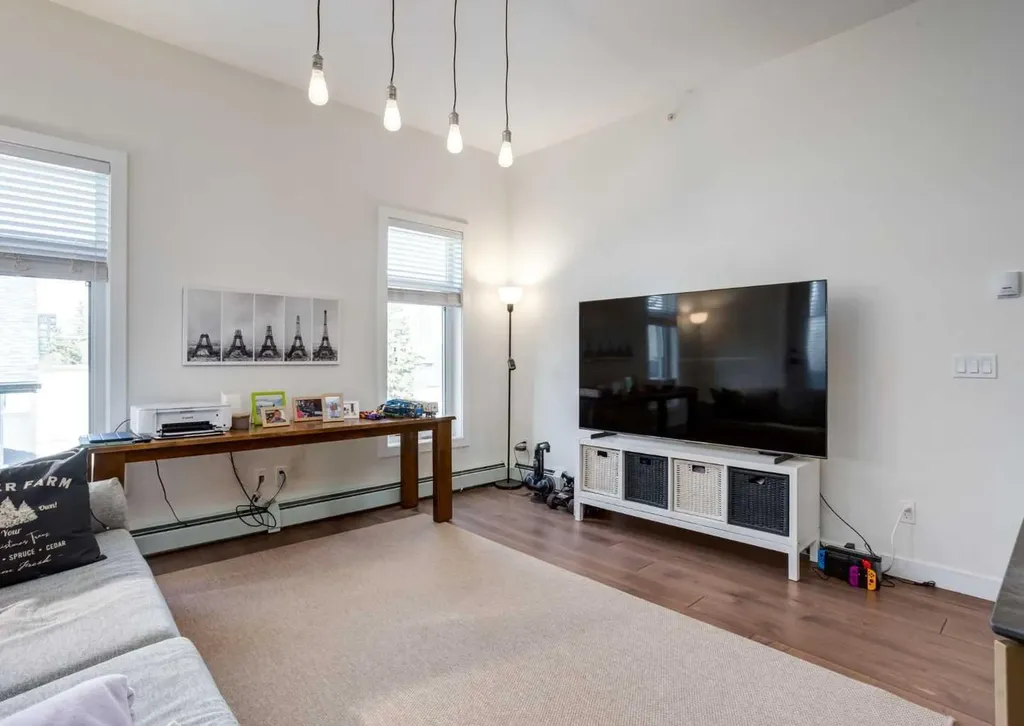2702 17 Avenue SW Calgary AB T3E 8A5