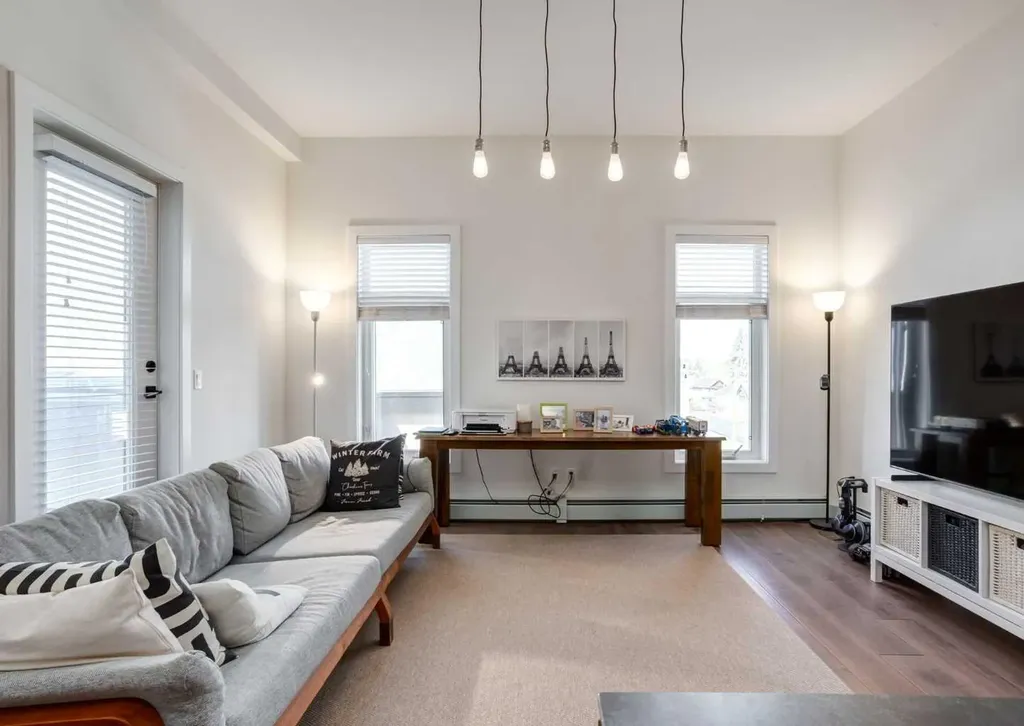 2702 17 Avenue SW Calgary AB T3E 8A5