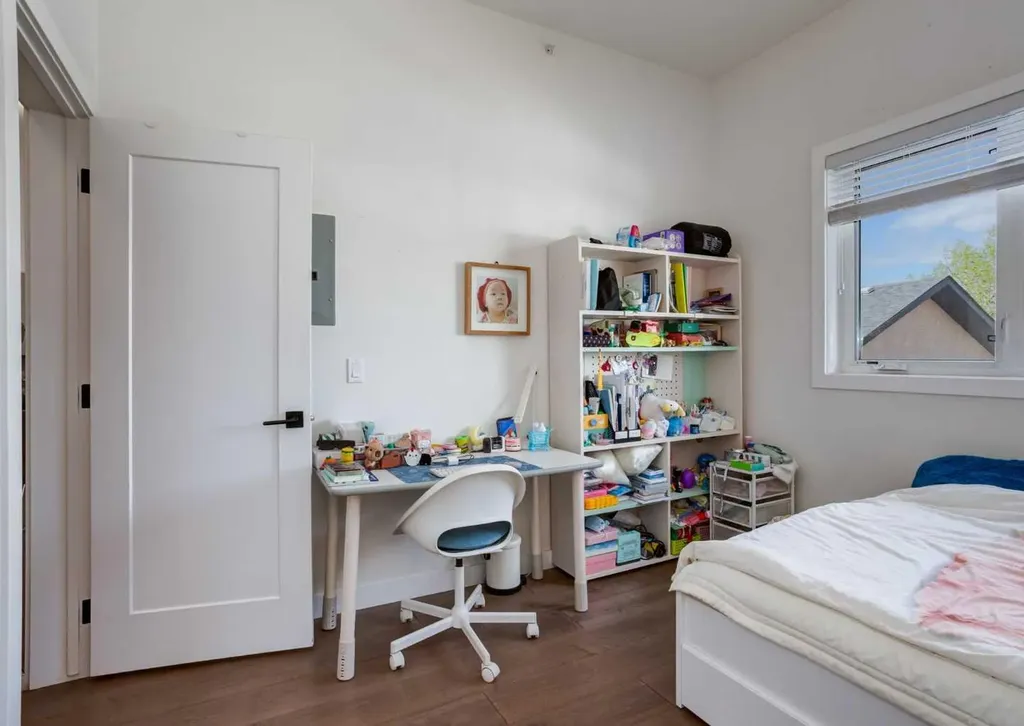 2702 17 Avenue SW Calgary AB T3E 8A5