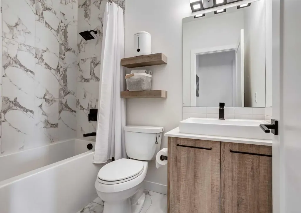 2702 17 Avenue SW Calgary AB T3E 8A5