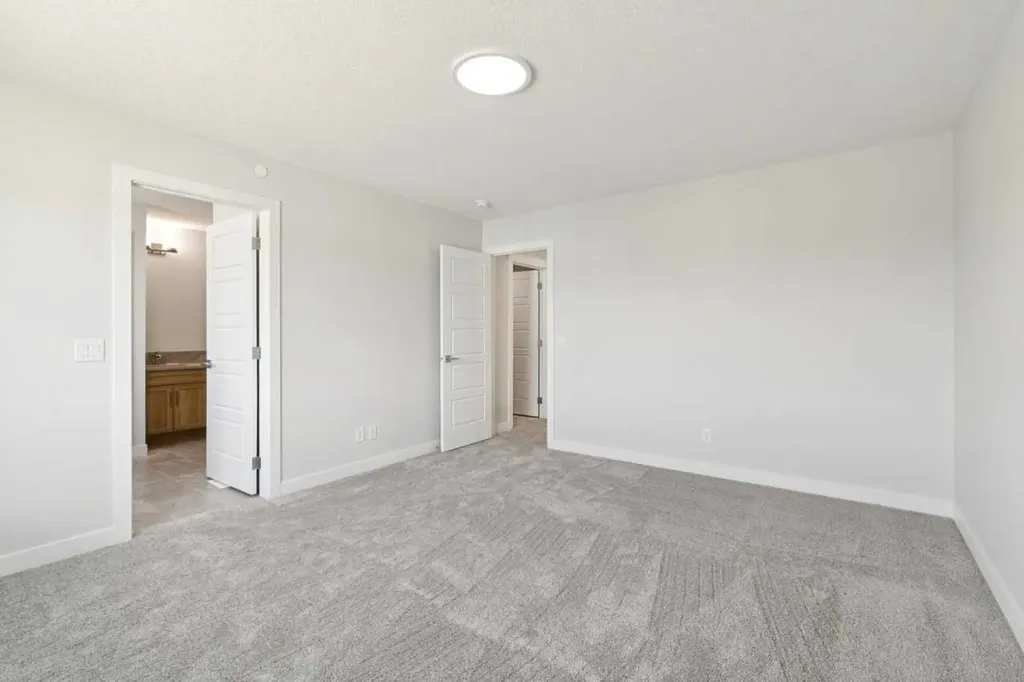 322 Hotchkiss Common SE Calgary AB T3S0A6