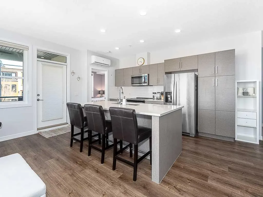 80 Greenbriar Place NW Calgary AB T3B 6J4