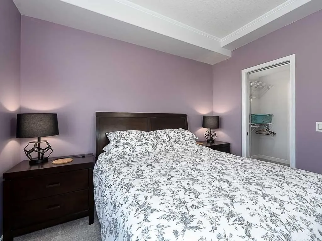 80 Greenbriar Place NW Calgary AB T3B 6J4