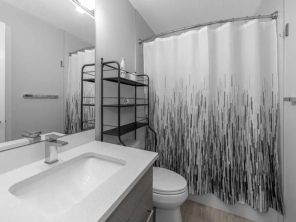 80 Greenbriar Place NW Calgary AB T3B 6J4