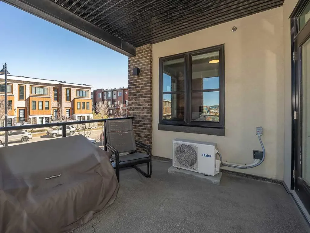 80 Greenbriar Place NW Calgary AB T3B 6J4