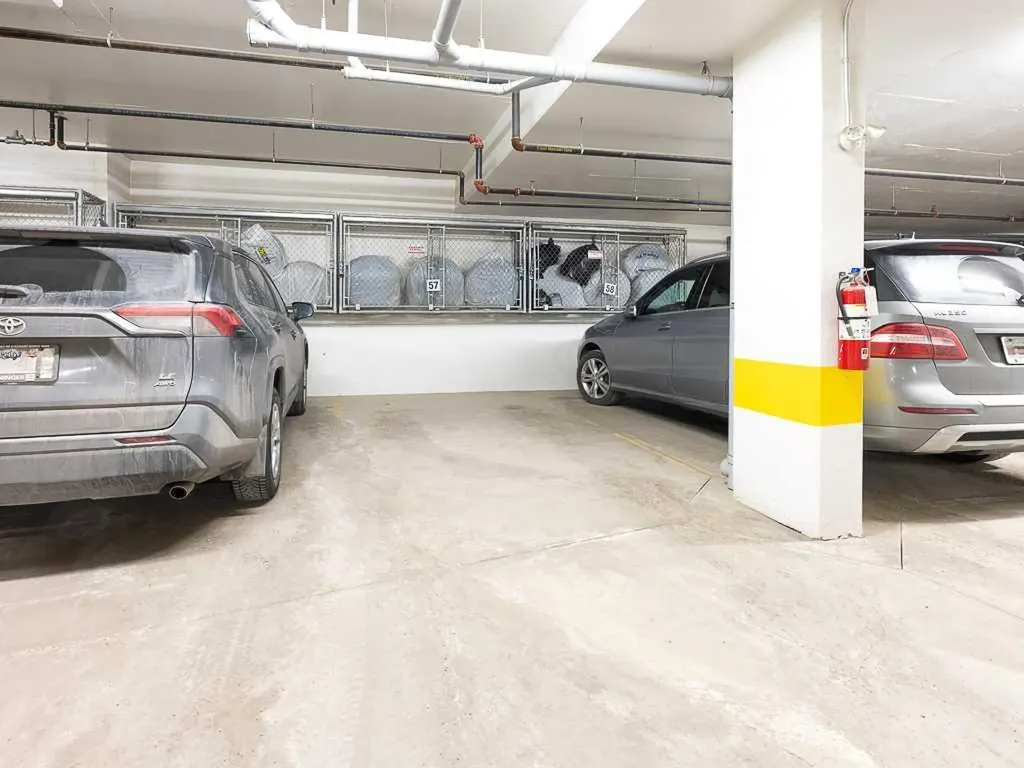80 Greenbriar Place NW Calgary AB T3B 6J4