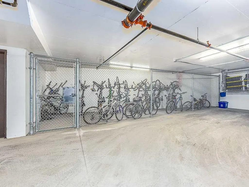 80 Greenbriar Place NW Calgary AB T3B 6J4