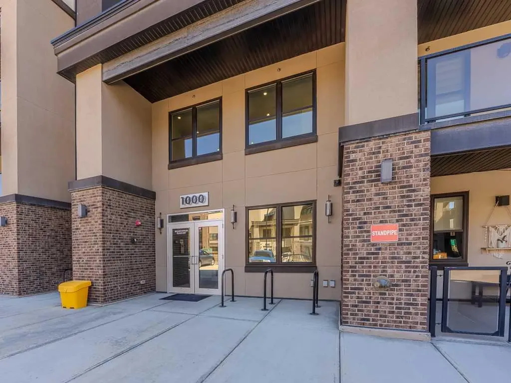 80 Greenbriar Place NW Calgary AB T3B 6J4