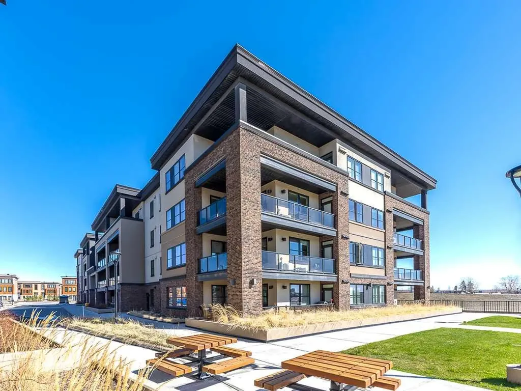 80 Greenbriar Place NW Calgary AB T3B 6J4