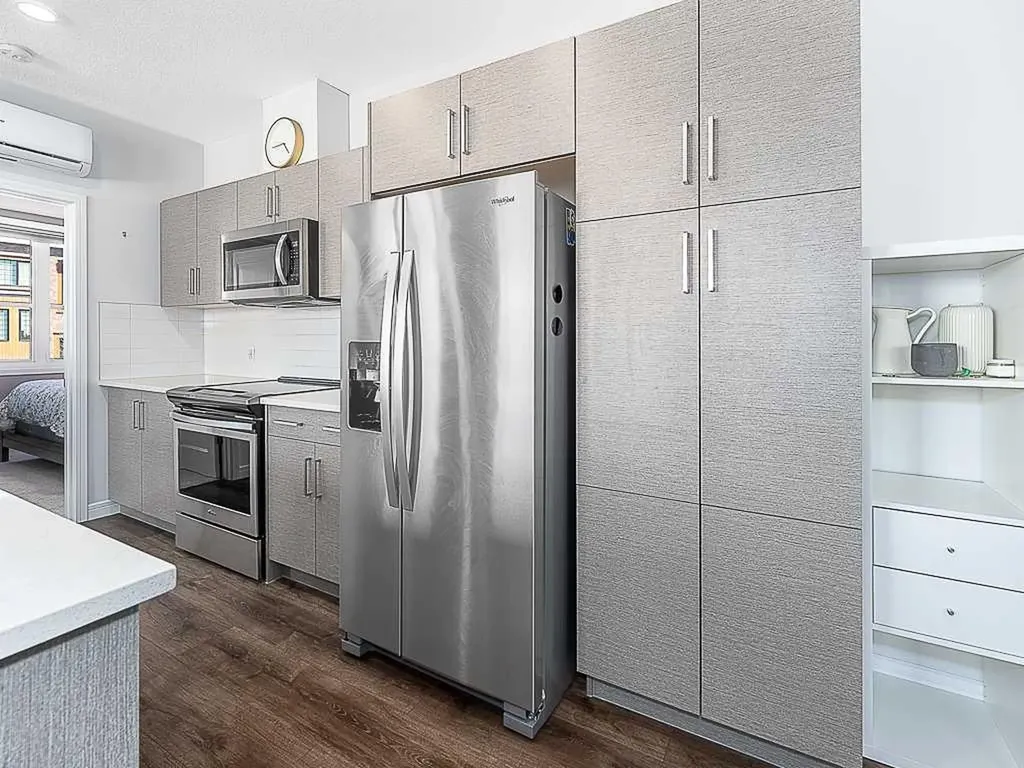 80 Greenbriar Place NW Calgary AB T3B 6J4