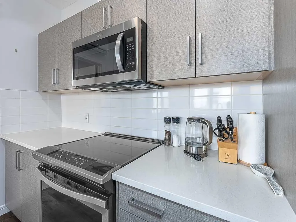 80 Greenbriar Place NW Calgary AB T3B 6J4