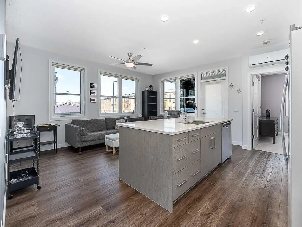 80 Greenbriar Place NW Calgary AB T3B 6J4