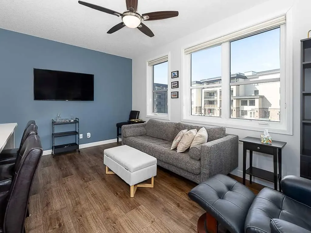 80 Greenbriar Place NW Calgary AB T3B 6J4