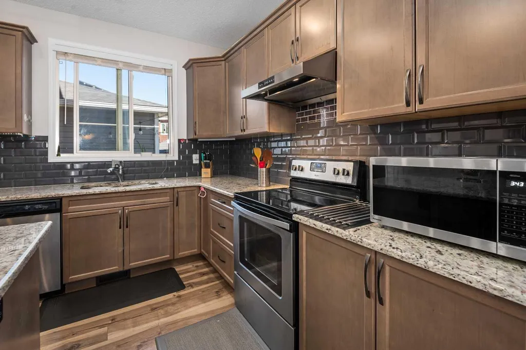 295 Carrington Circle NW Calgary AB t3p 0y6