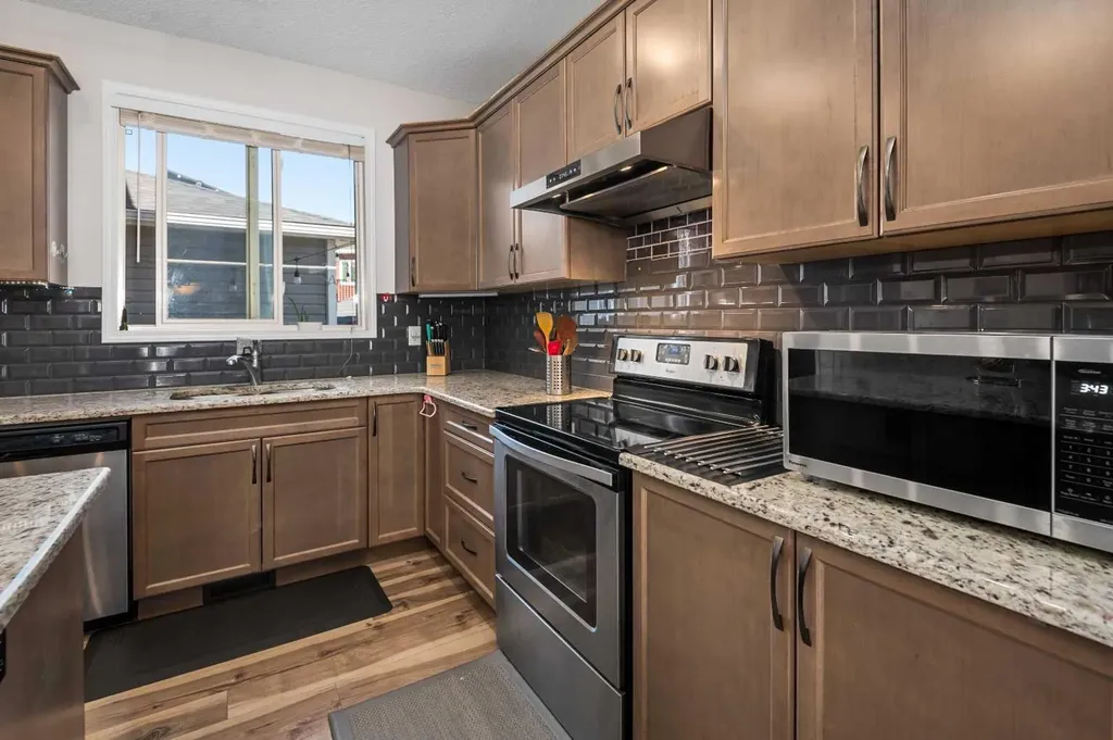 295 Carrington Circle NW Calgary AB t3p 0y6